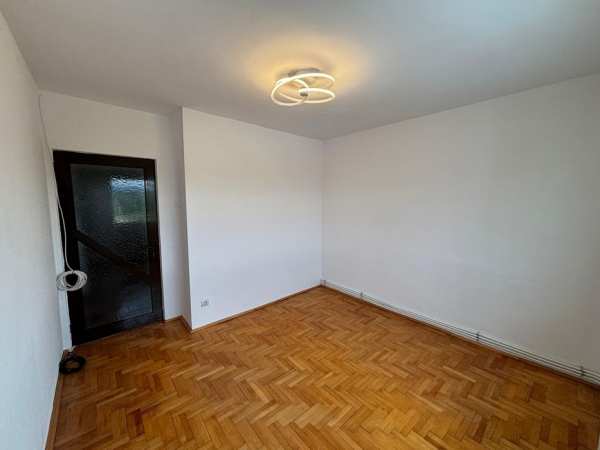 Închiriez apartament 2 camere zona de jos