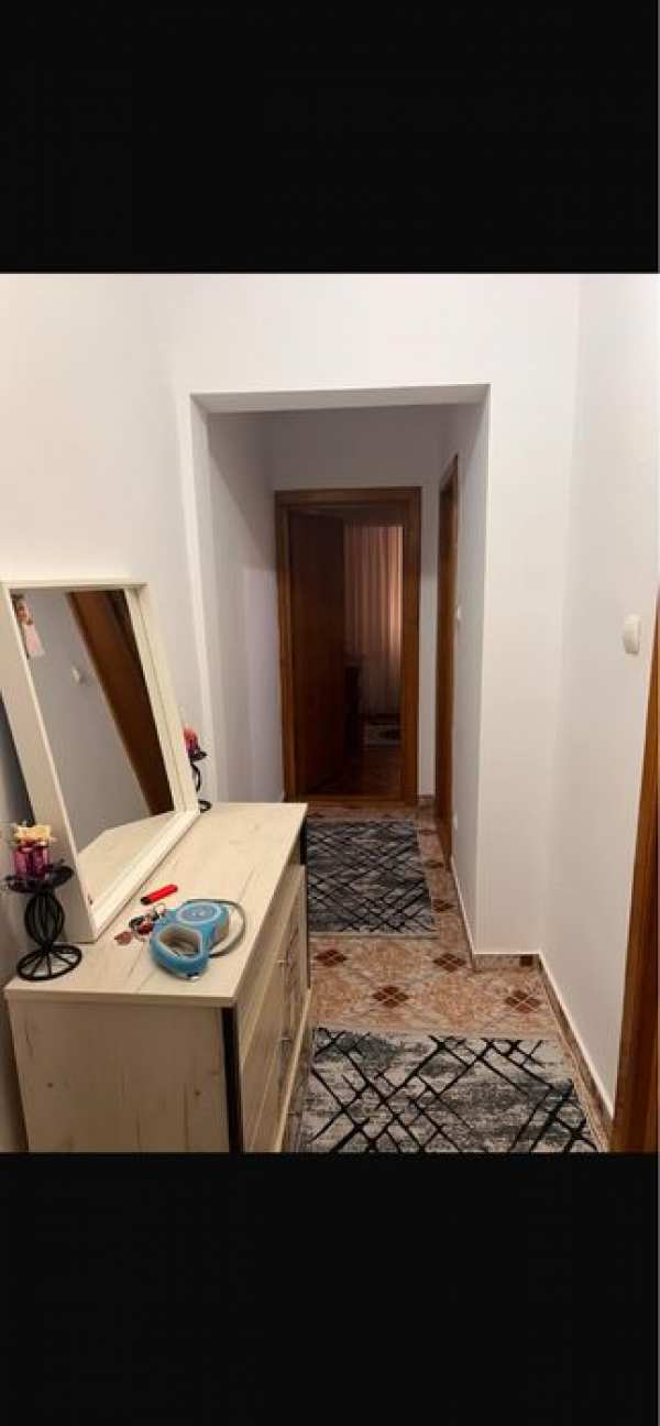 Apartament  central decomandat etaj 1