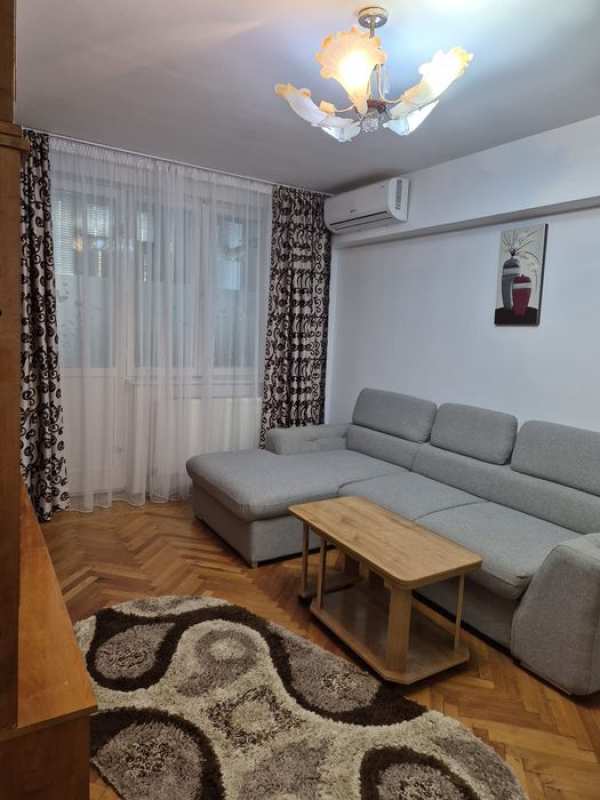 Vand apartament cu 2 camere