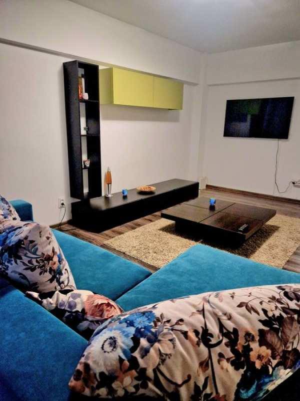 Închiriez apartament cu 4 camere, ultracentral, Cinema Independența