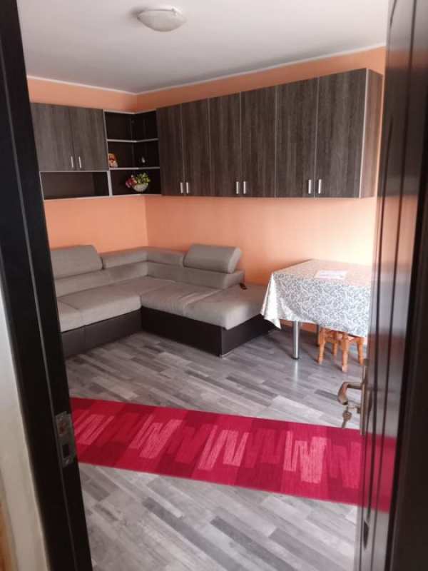 Închiriez garsonieră confort I