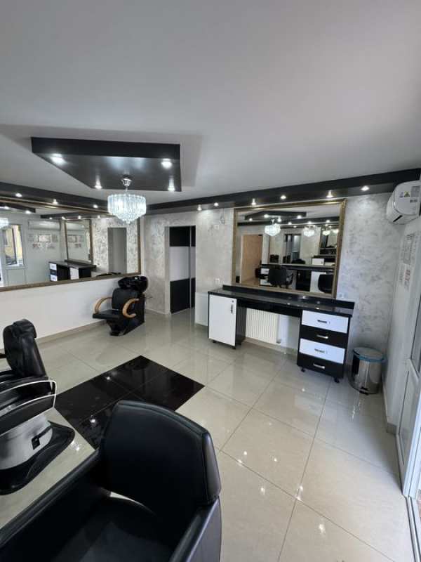 Salon de inchiriat / 3 camere