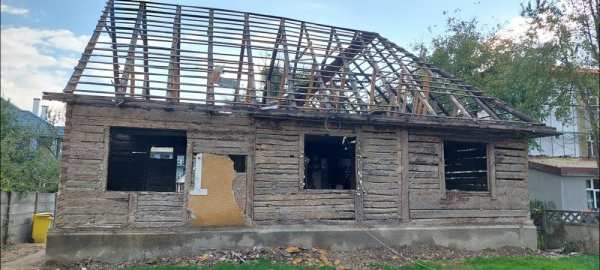 Vand casa din lemn pentru relocare