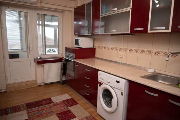 Închiriez apartament 3 camere în regim hotelier