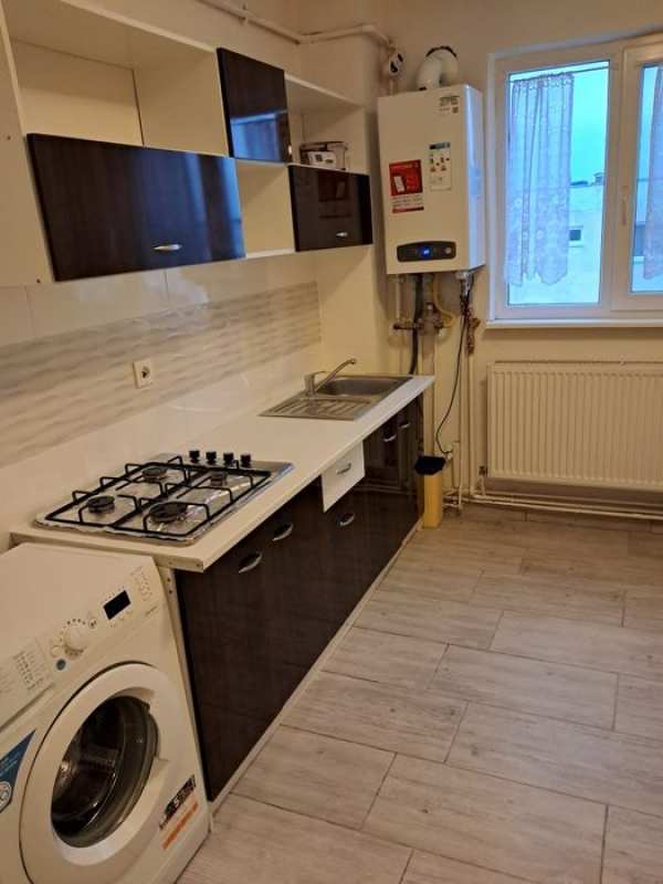 Închiriez apartament