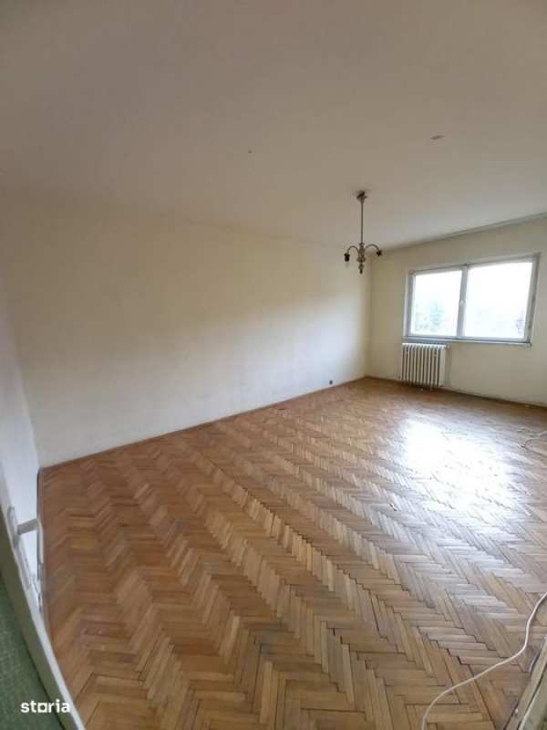 Apartament spatios, 4 camere, 2 bai, etaj intermediar, CENTRAL