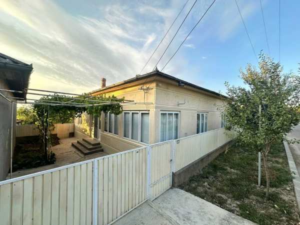 Vand Casa cu teren 1900m2 localitatea Carcaliu
