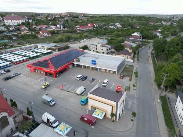 Complex comercial in Harlau de vanzare