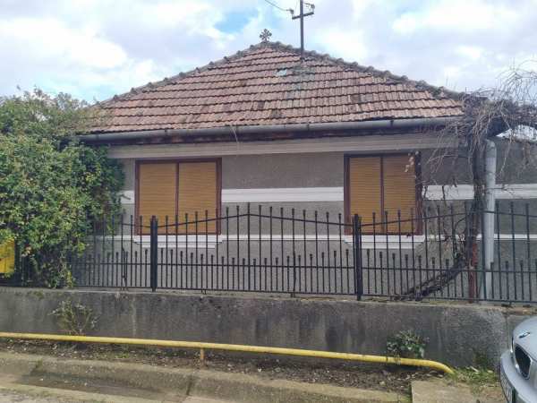 Casă de închiriat