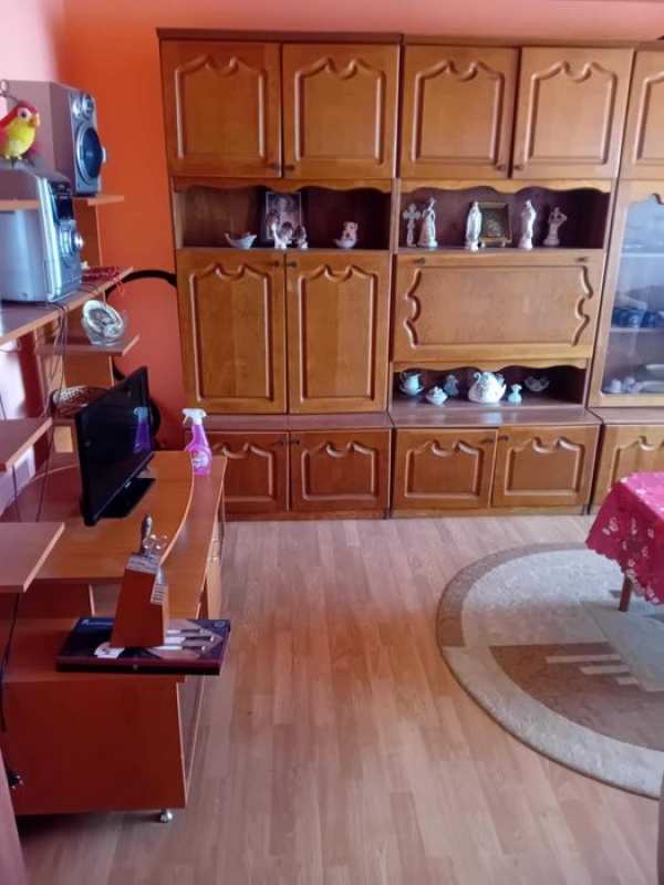 vand apartament 2 camere