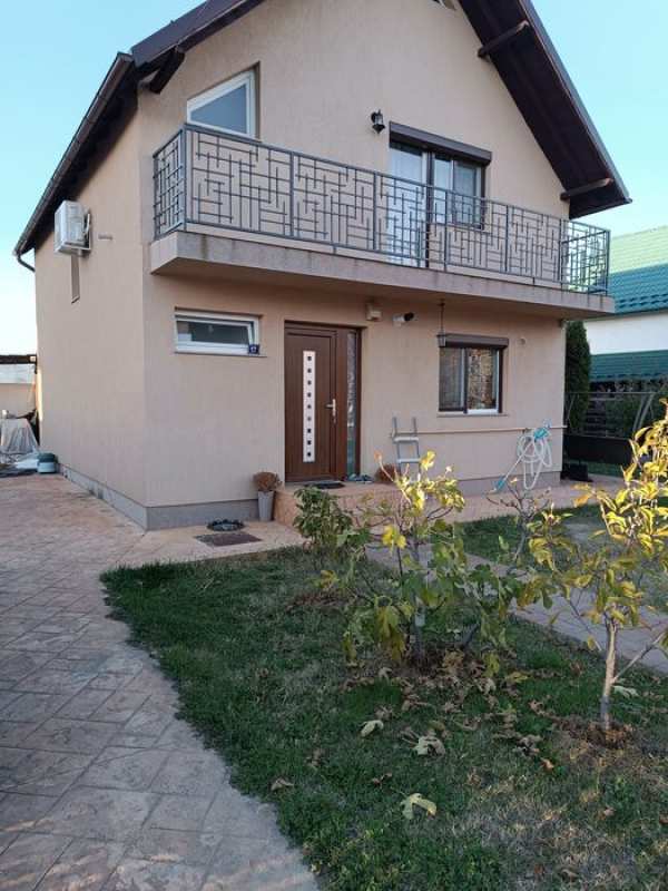 Casă de închiriat