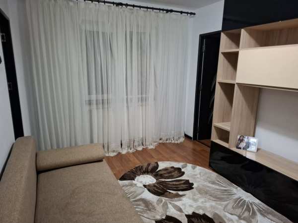 Închiriez apartament 2 camere.