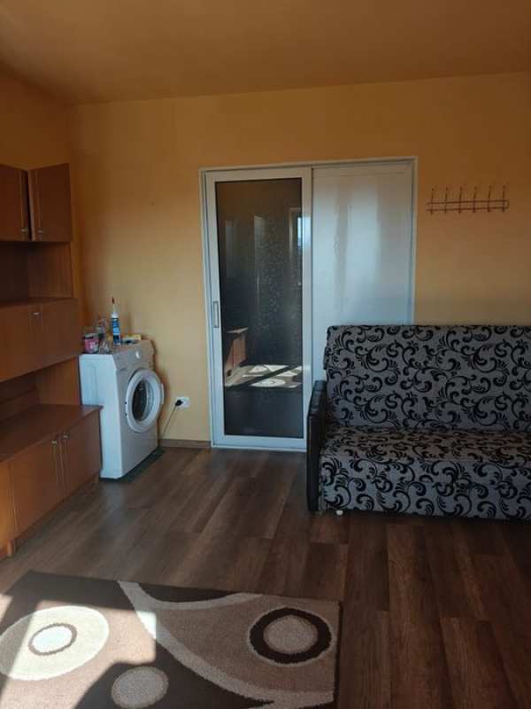 Închiriez garsonieră