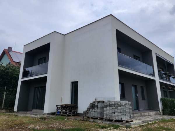 - Duplex cu Design Mediteranean