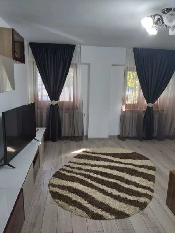 Închiriez apartament 3 camere
