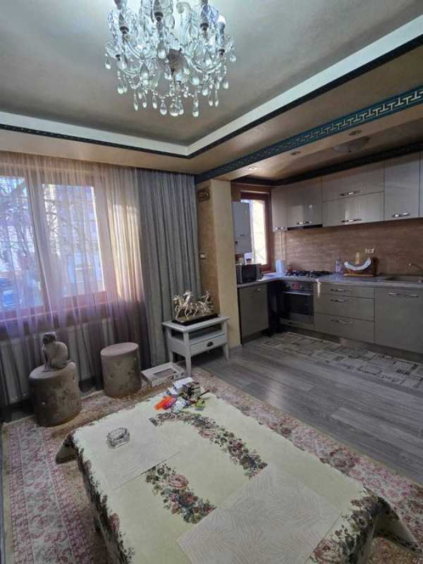 De vanzare apartament de lux mobilat 3 camere modificat