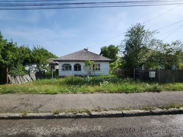 De vânzare / Casă + Teren 600mp / Zonă centrală