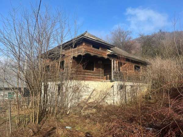 Casa spatioasa pe 2 nivele SACEL, Maramures 182m2 utili