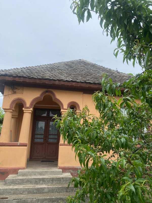 Vanzare casa si teren
