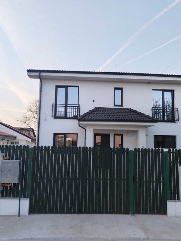 Duplex de vânzare în zona Plopi