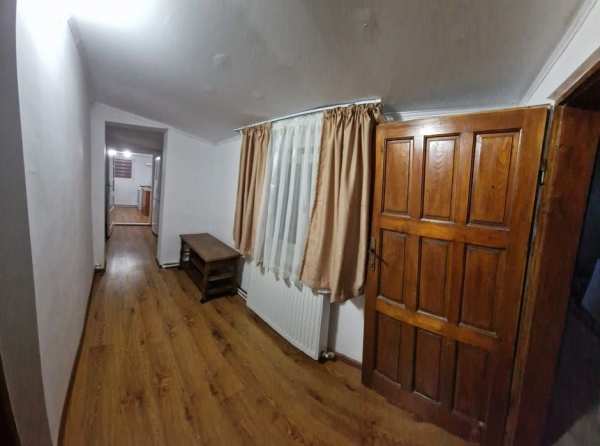 Închiriez casa la curte pentru desfășurarea activității