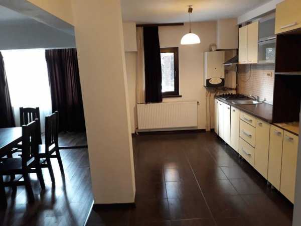 Inchiez apartament 3 camere