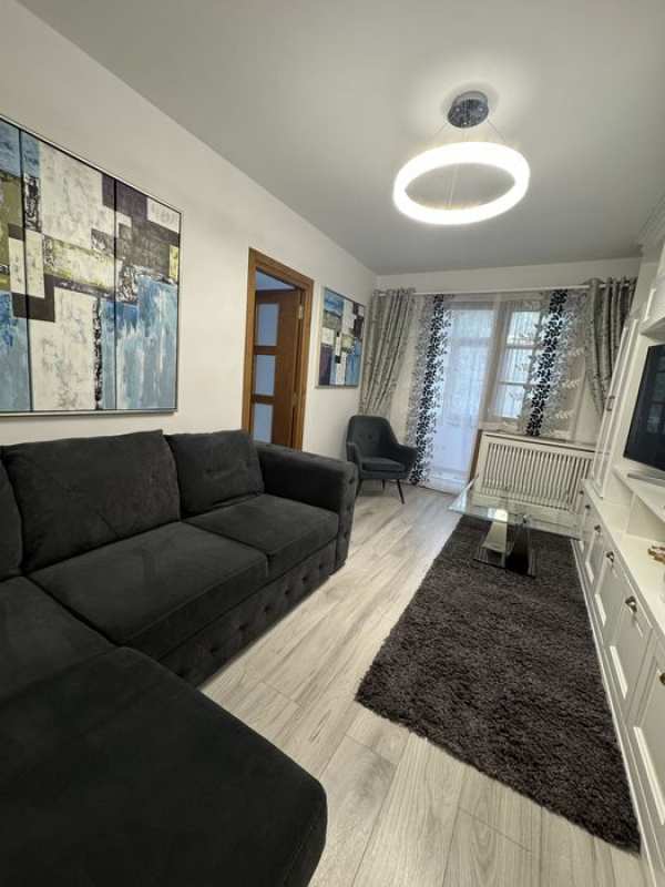 Inchiriez apartament 2 camere in Botosani
