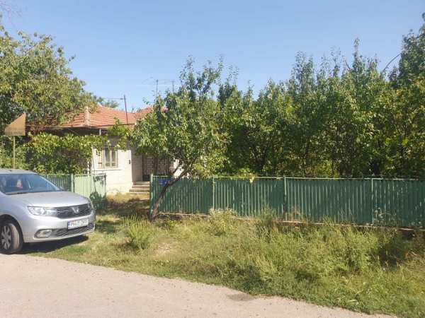 Casă de vânzare plus teren în Cocorăștii Caplii zonă semicentrală