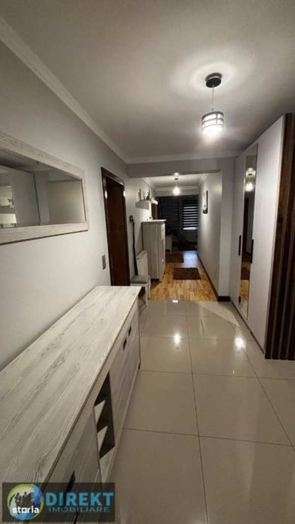 Apartament 5 camere, Calea Moldovei zona Centrului comercial