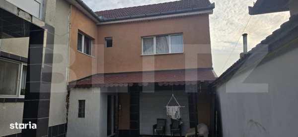 Casa de vanzare, cu 4 camere, 140 mp, zona Cetate