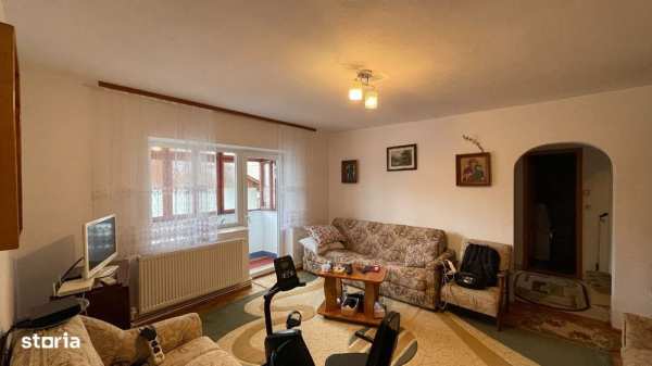 Apartament 3 camere, etaj 1, lângă Penny, gaz tras, izolat