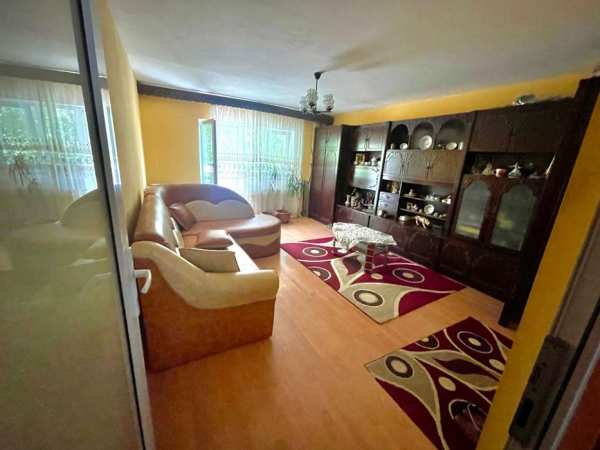 Vand apartament 2 camere Micro 17