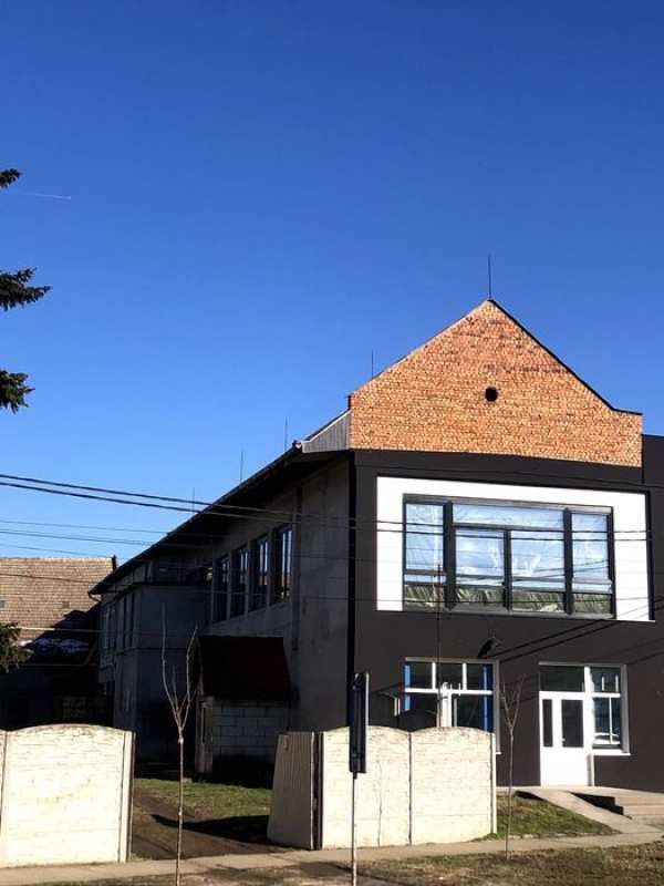 Inchiriez spatiu comercial - Periam
