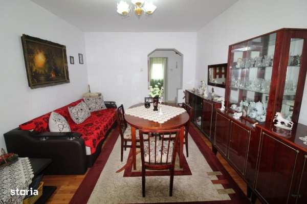 Vând apartament 3 camere în Hunedoara, zona OM-Str. Mărțișorului, 61mp