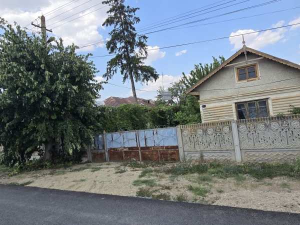 Vând casă URGENT