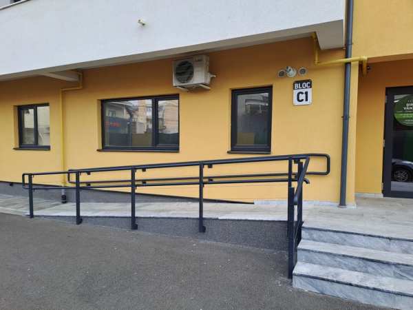 Inchiriez apartament la parter pt diverse activitati
