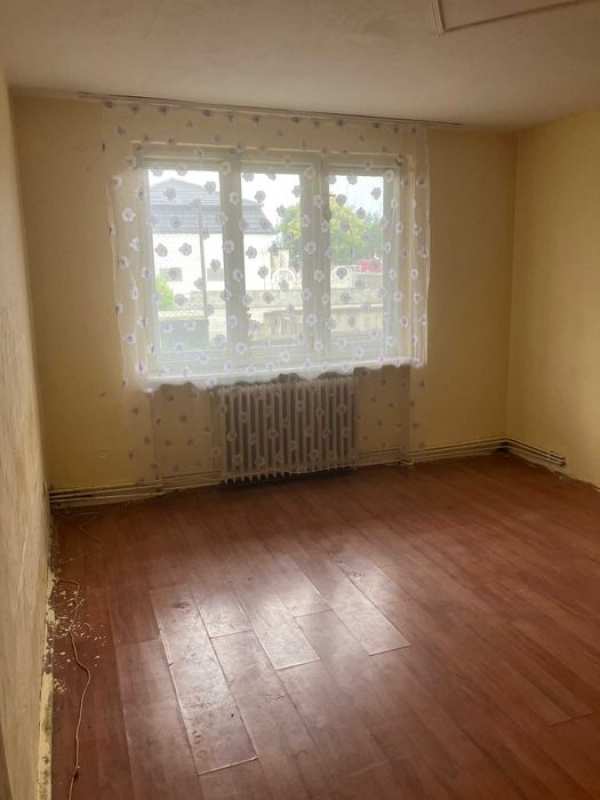 Vând apartament 2 camere  în Lugoj
