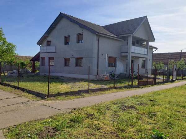 Vand casa tip duplex