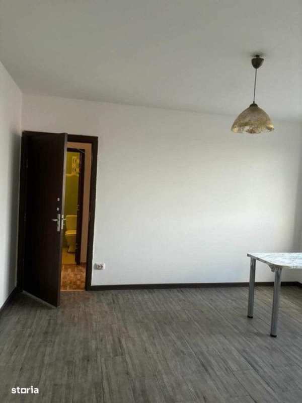Calea Grivitei--Metrou Grivita, apartament 3 camere  nemobilat