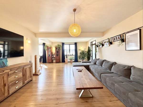 Casa individuala spatiosa 360mp + teren 1022mp in Sanandrei