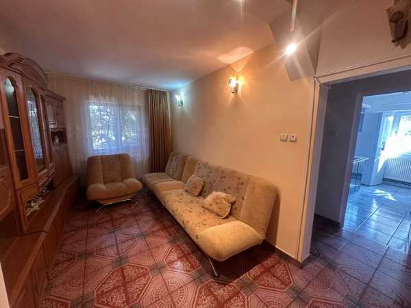 Apartament de vânzare cu 3 camere str. Bugariu nr.10, Oraș Lipova.