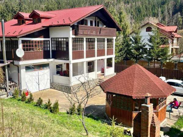 Casa-pensiune Valea Popii Cheia-Prahova 450 mp construiti