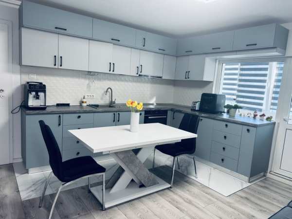 Vand apartament 3 camere