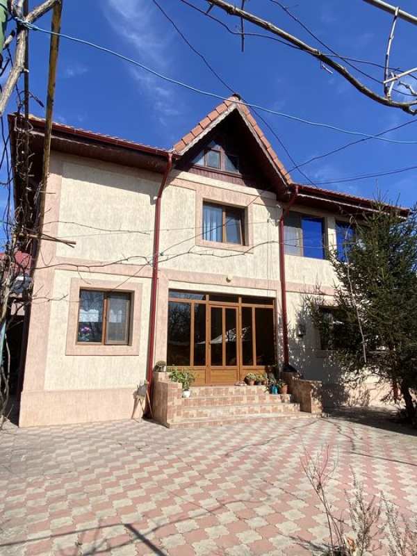 Vila 7 camere parter si etaj cu teren 1000 mp