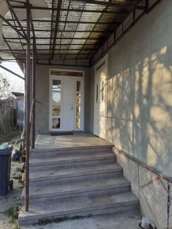 Casă de vânzare, zonă foarte bună, preț negociabil