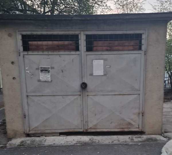 Vand Garaj beton 16 mp. Se ridica din Marasti (fara transport)