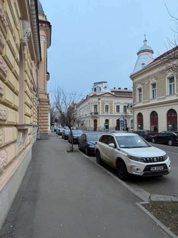 Ofer spre închiriere Apartament 4 Camere langa tribunal Ultracentral