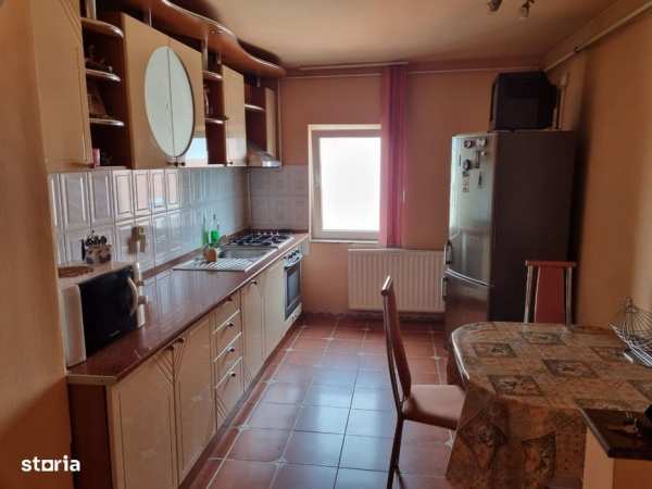 ofer spre inchiriere apartament 3 camere zona Micalaca Miorita