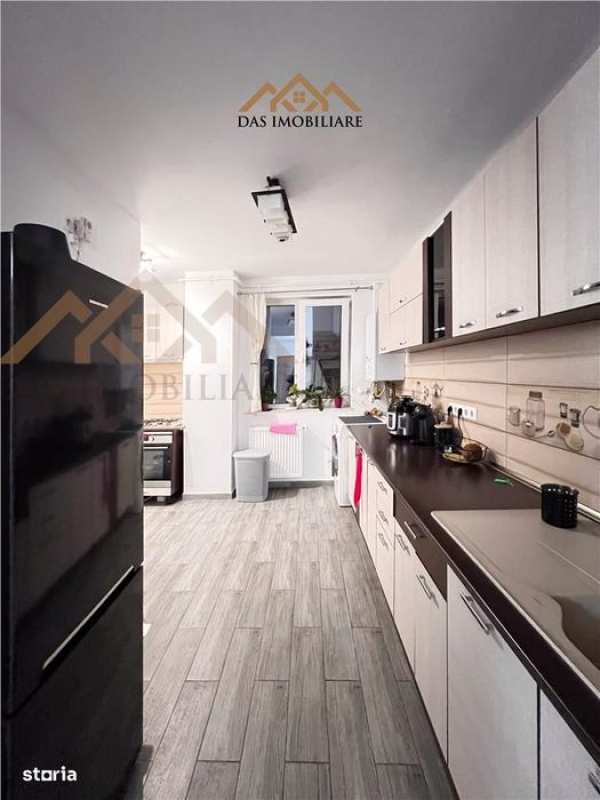 Apartament 3 camere , etaj 4 , zona centrala