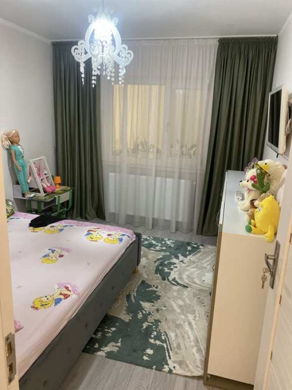 Apartament cu 3 camere